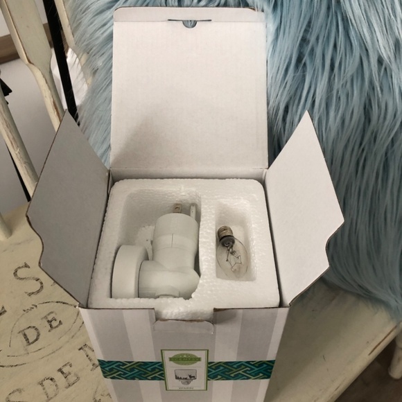 Scentsy WILDLIFE Mini Plug In Wax Warmer Lighted Frosted Glass Winter Deer Trees - Picture 15 of 16